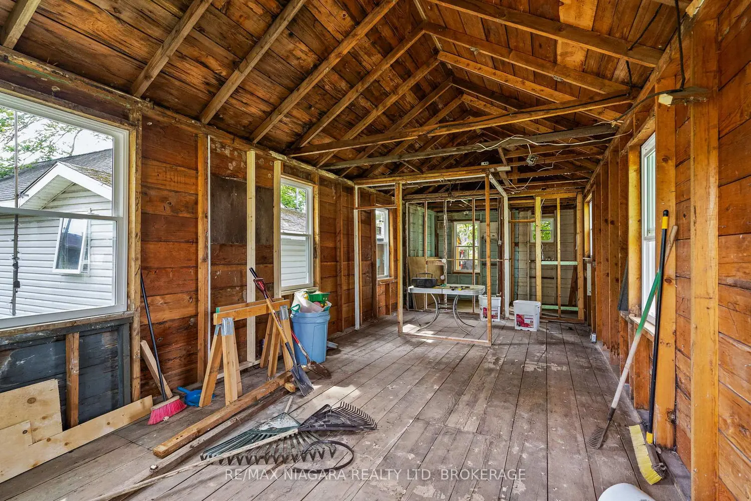 12213 Lakeshore Road photo 3
