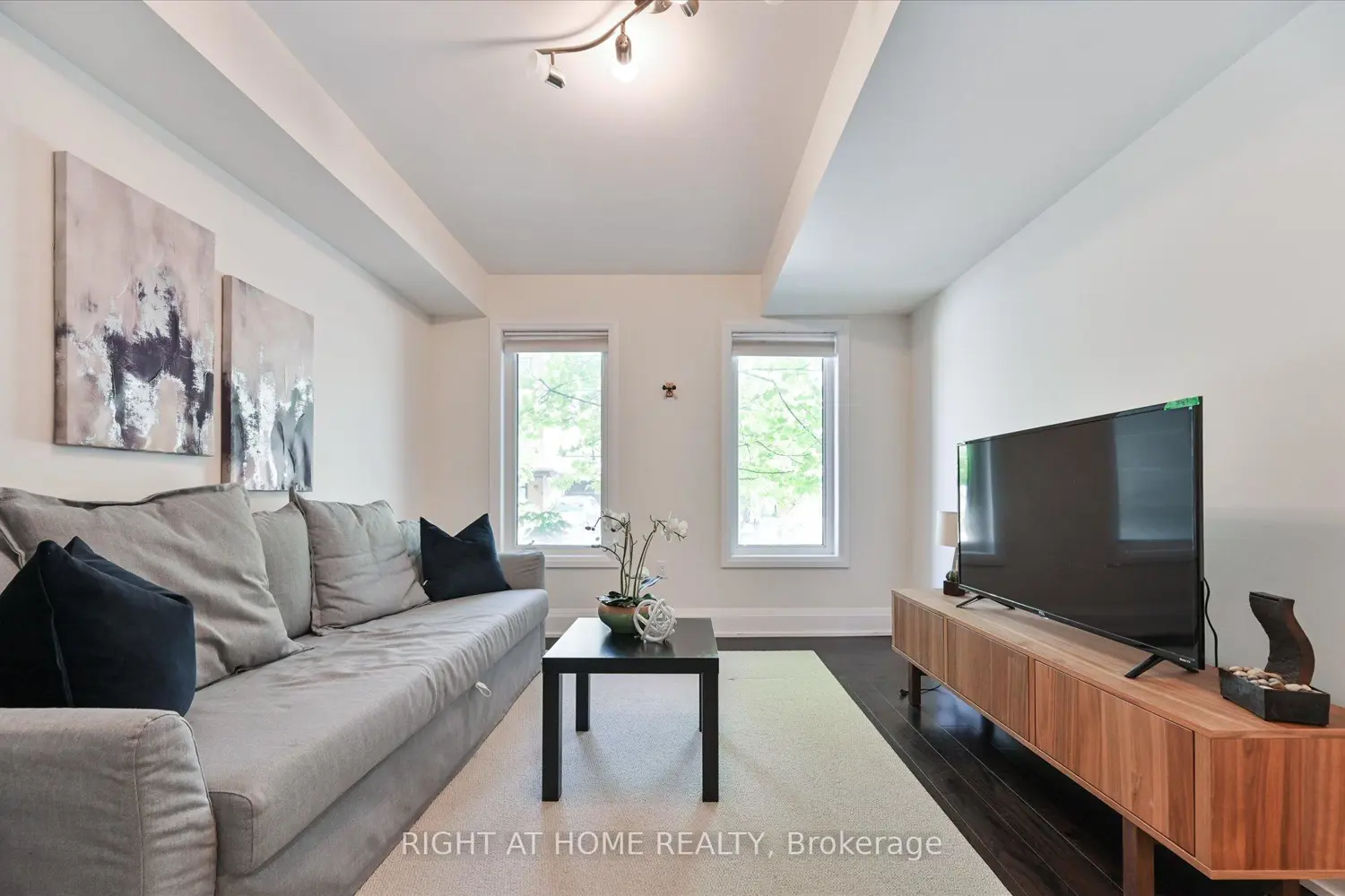 18 Kenneth Wood Crescent photo 3
