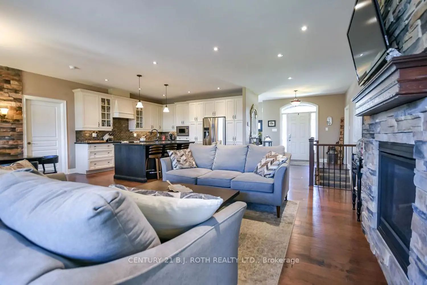 2 Roy Hickling Drive photo 3