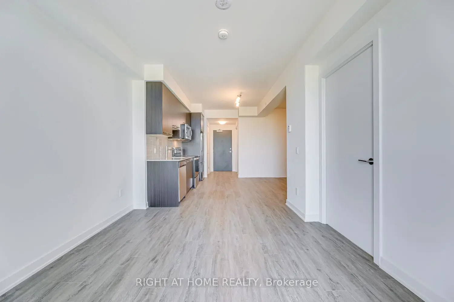 385 Winston Road 1103 photo 2