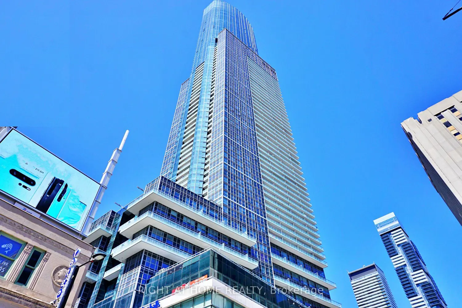 386 Yonge Street 4207