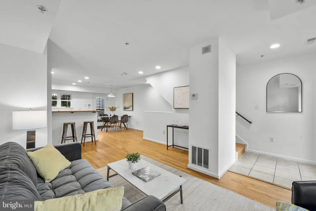 649 16th Street NE, Washington, DC 20002 photo 4