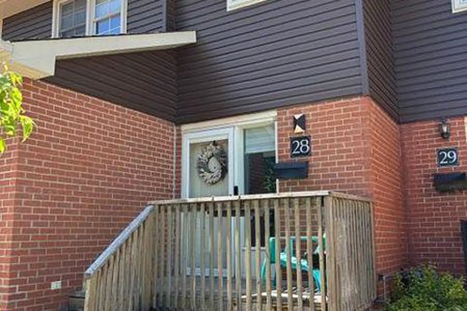 19 Macpherson Avenue 28 photo 2