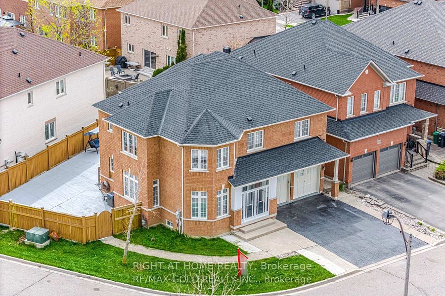 Upper Unit-29 Laurentide Crescent, Brampton, ON, L6P 1Y3
