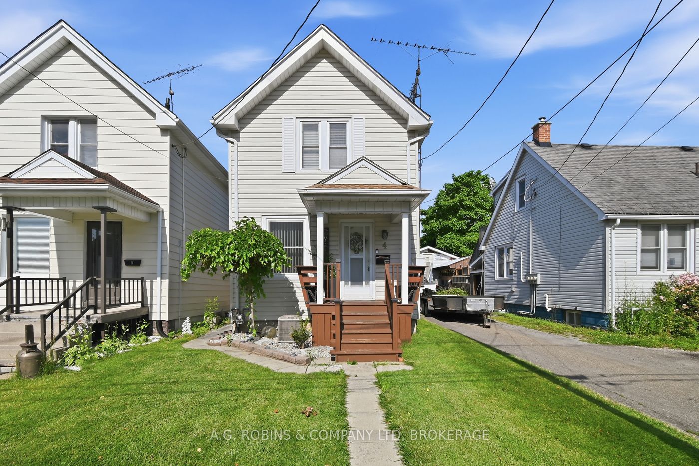 4 Clifford Avenue, Welland, ON, L3C 2G1