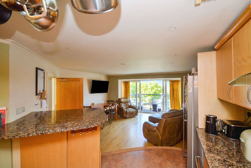 4 bed flat for saleRedcliff Backs, Bristol BS1 photo 3
