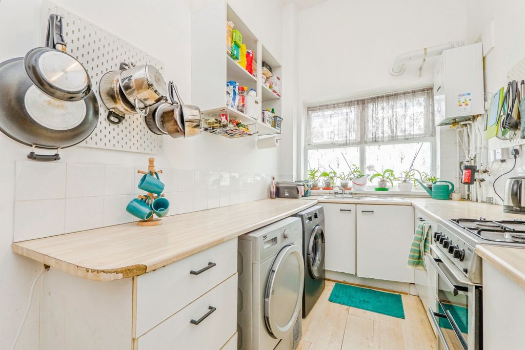1 bed flat for saleCourt Road, Barry CF63 photo 4