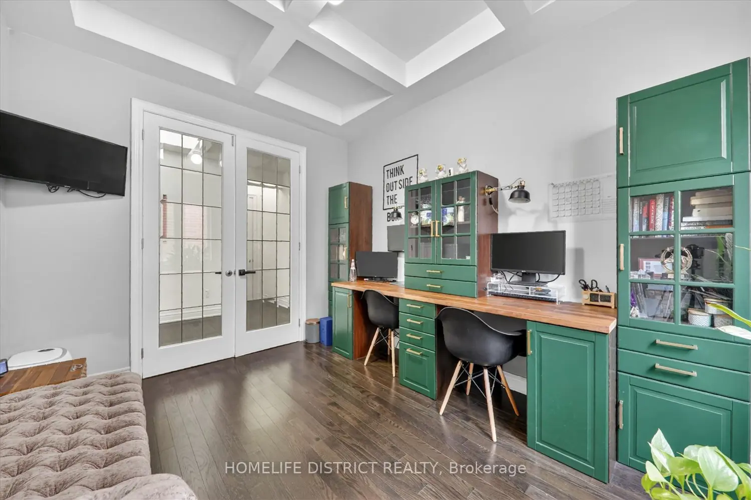 210 Cannes Avenue photo 5