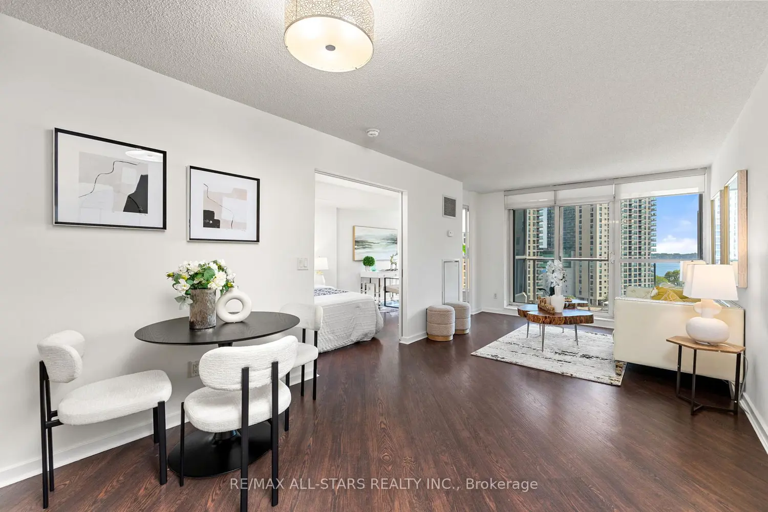 208 Queens Quay 804 photo 2