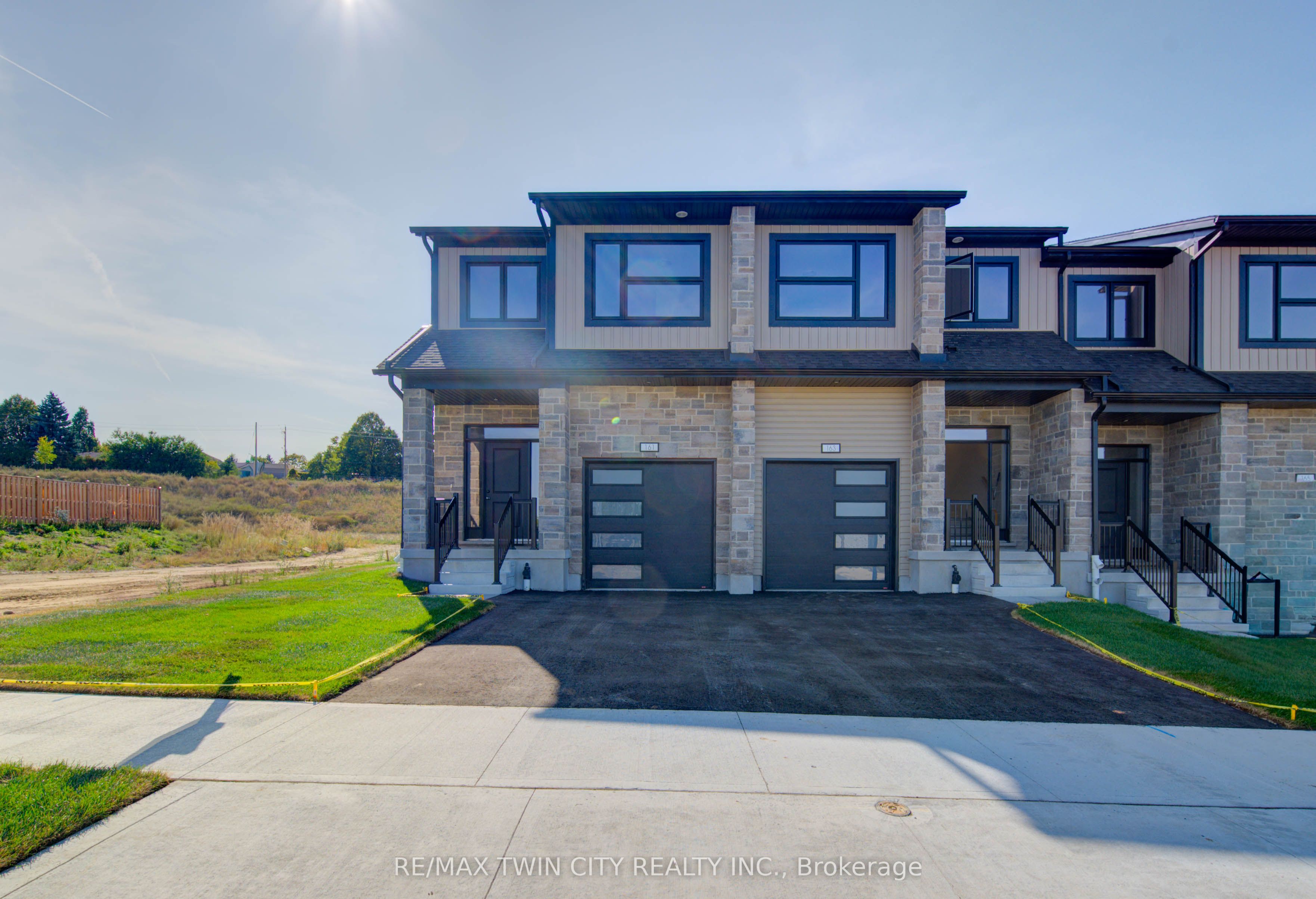 161 Dunnigan Drive, Kitchener, ON, N2B 0B1 photo 2