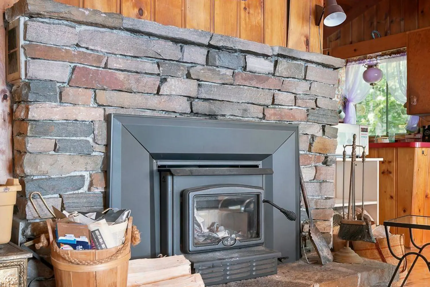 1698 Burleigh Road photo 3