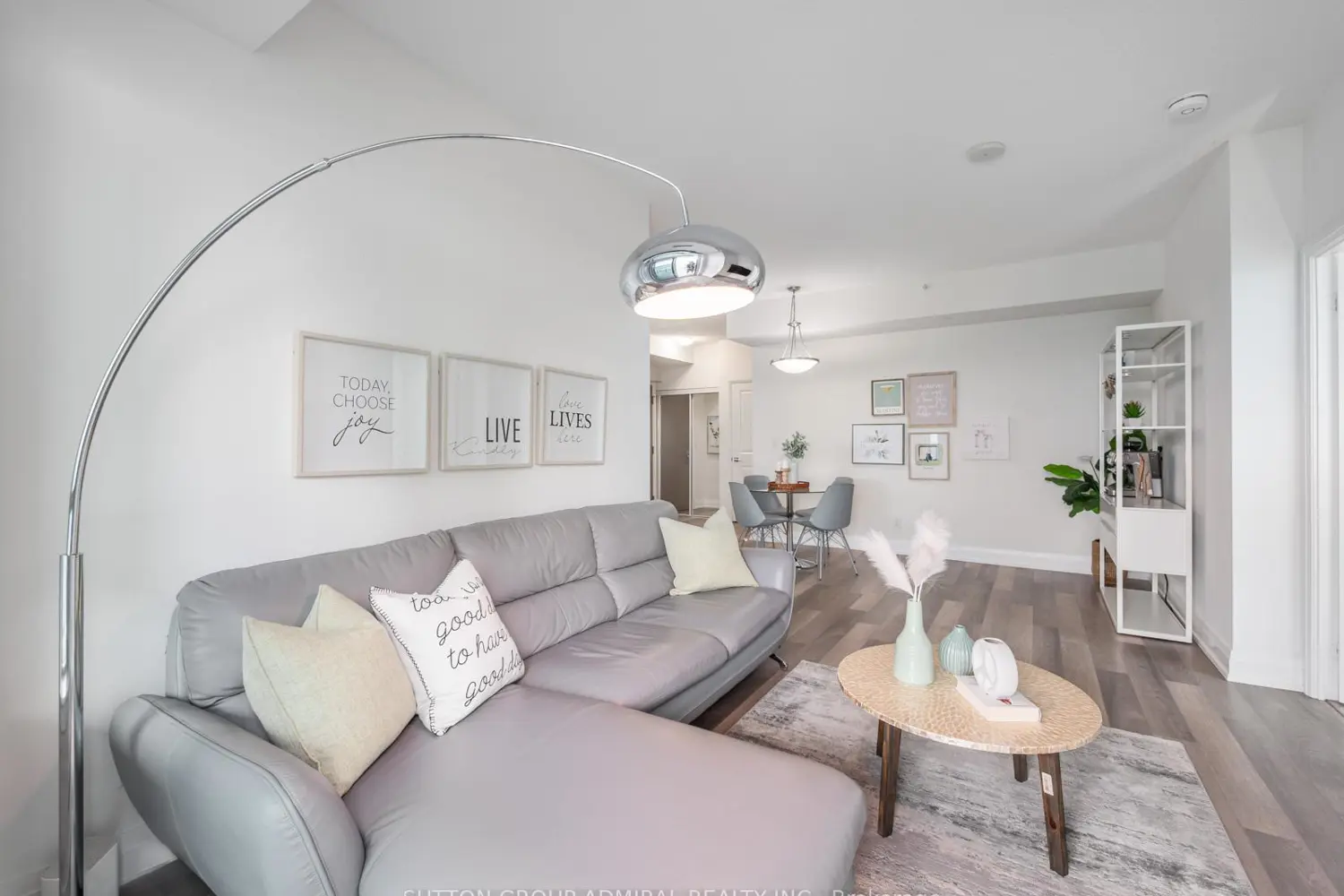 7167 Yonge Street 912 photo 2
