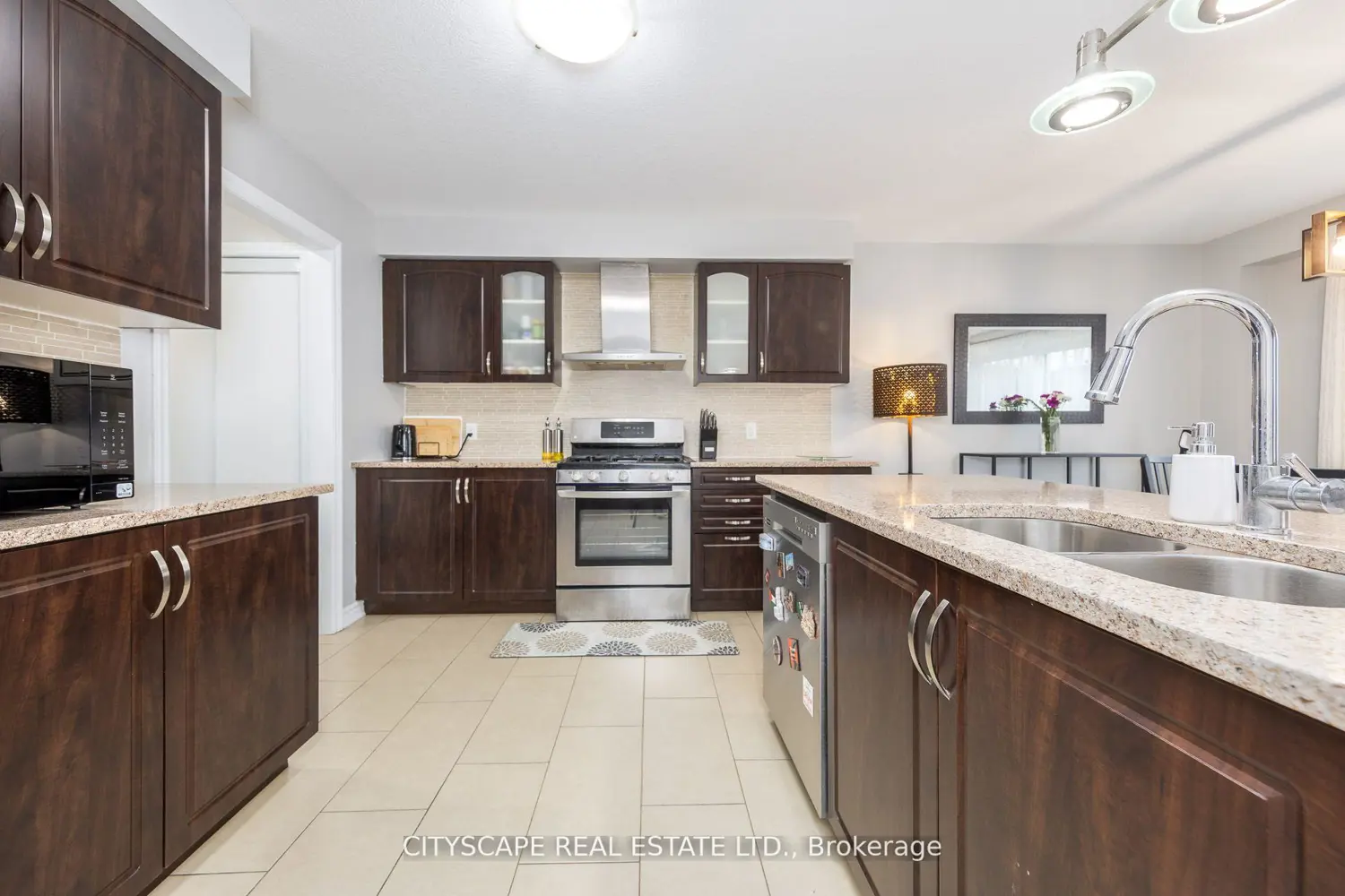 121 Crafter Crescent photo 5