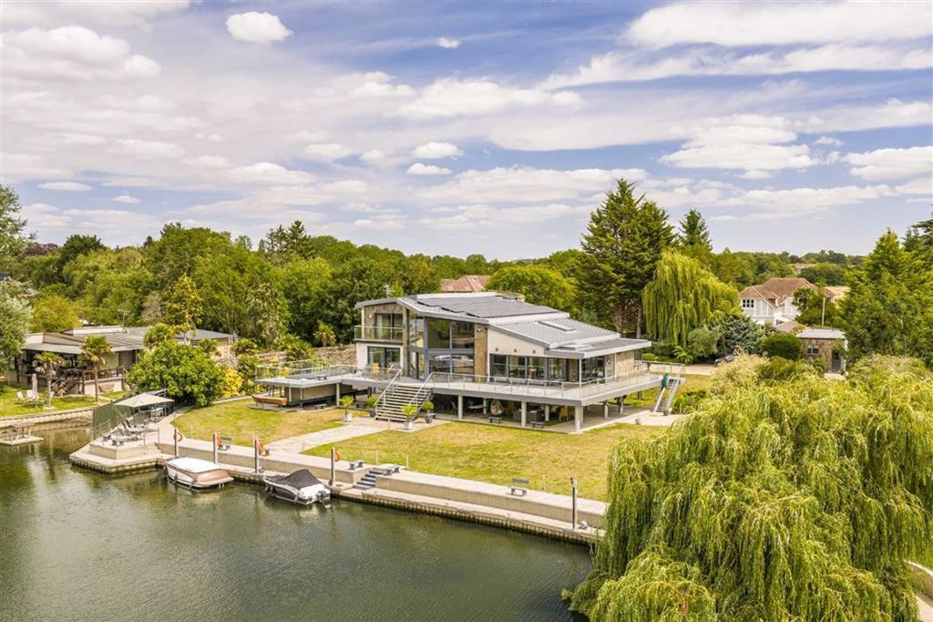 5 bed detached house for saleFriary Island, Staines-Upon-Thames TW19