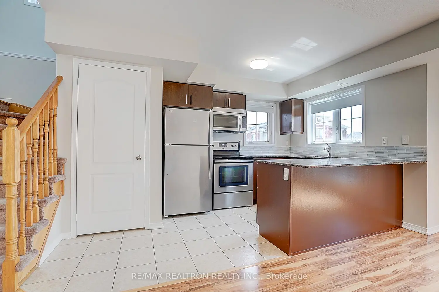 2492 Post Road 16 photo 3