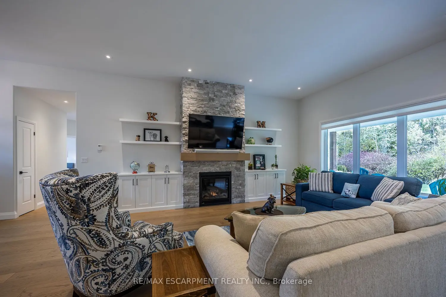 120 Newport Lane photo 3