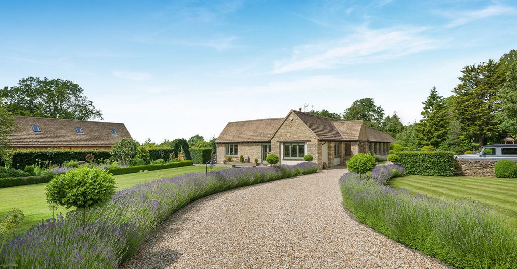 5 bed detached house for saleOld Sodbury, Bristol BS37