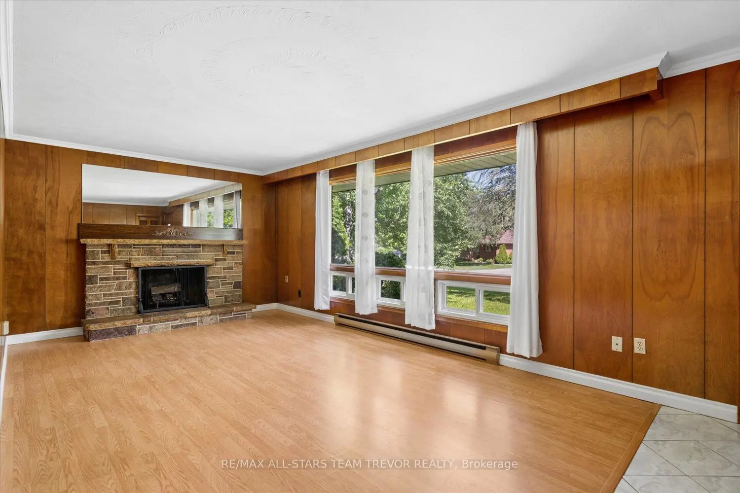 18 Garrett Drive photo 2