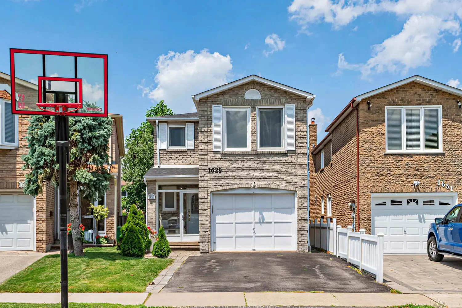 1629 Dewberry Crescent