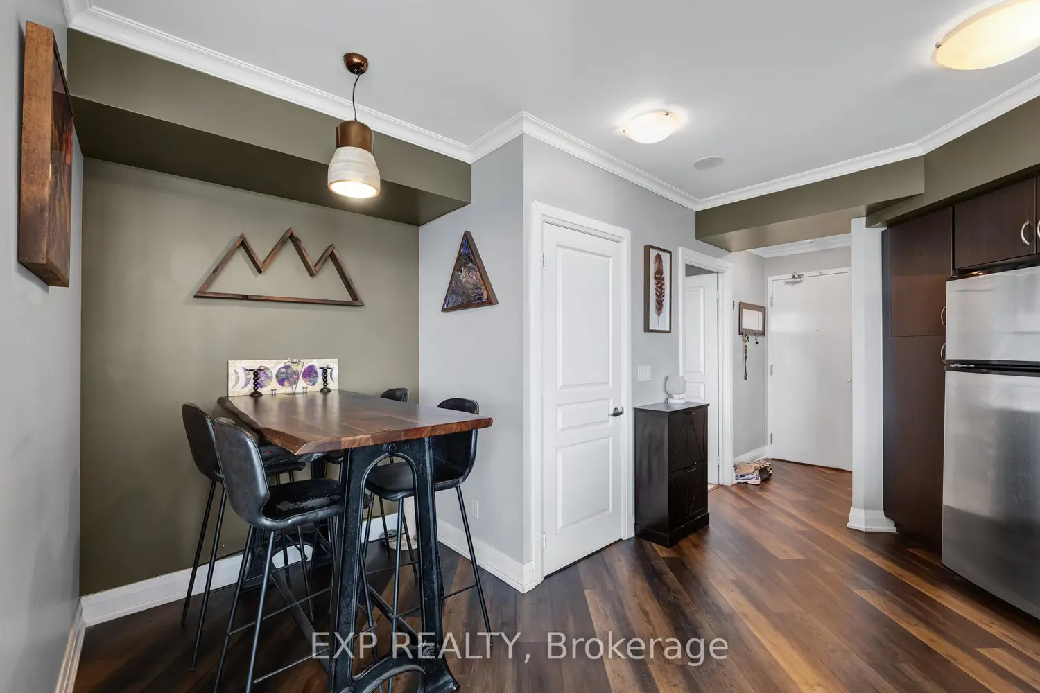 2230 Lake Shore Boulevard 808 photo 2
