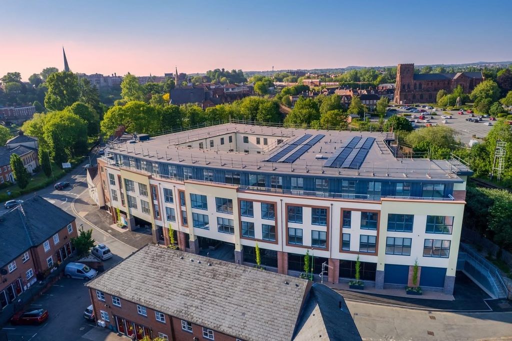 2 bed flat for saleThe Penthouse, Old Coleham Court, Shrewsbury SY3