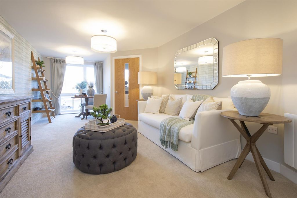 2 bed flat for saleMonument Place, Endless Street, Salisbury SP1