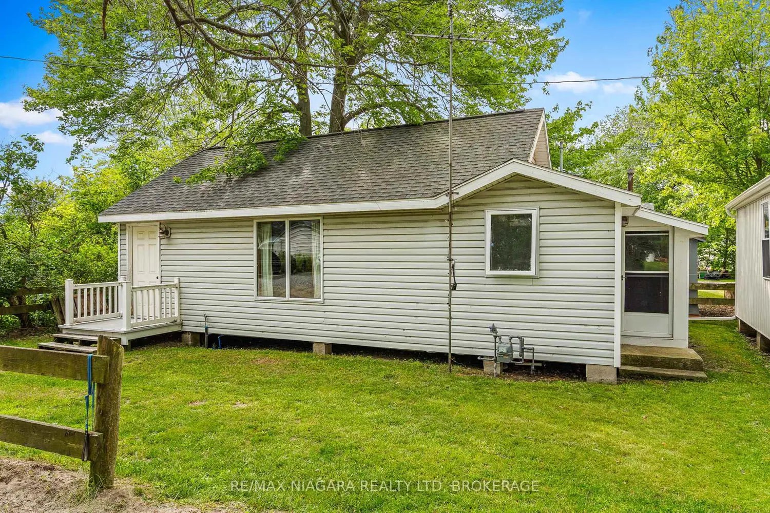 12213 Lakeshore Road photo 4