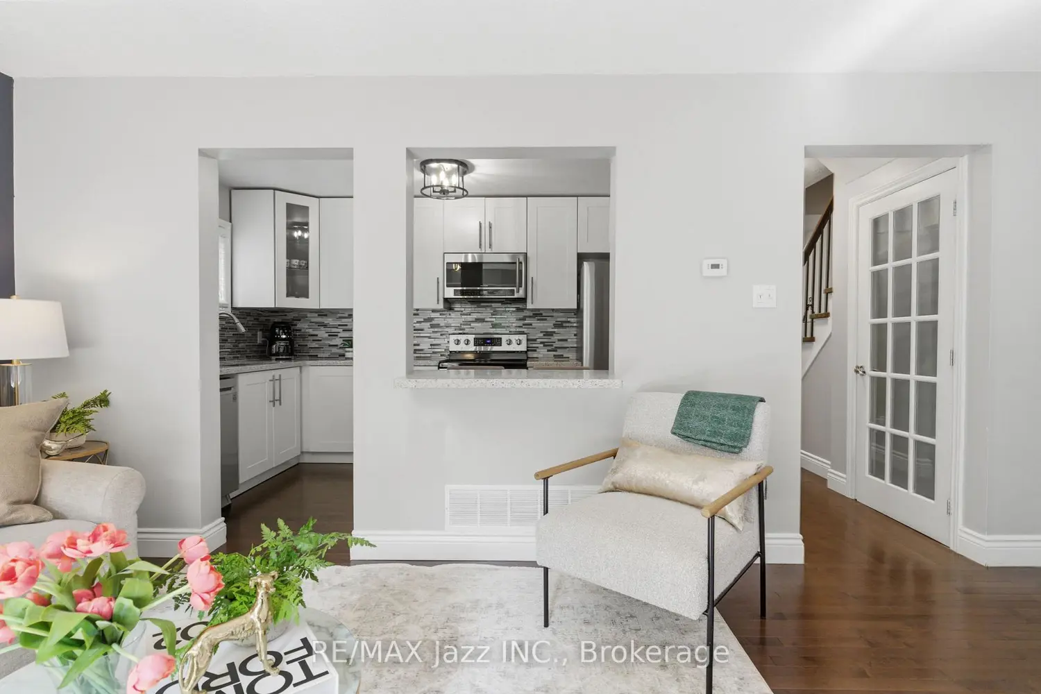 555 Cobblehill Drive photo 5