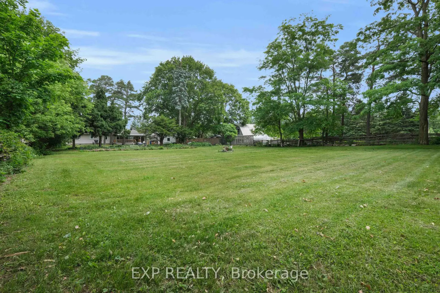 5373 Aurora Road photo 3