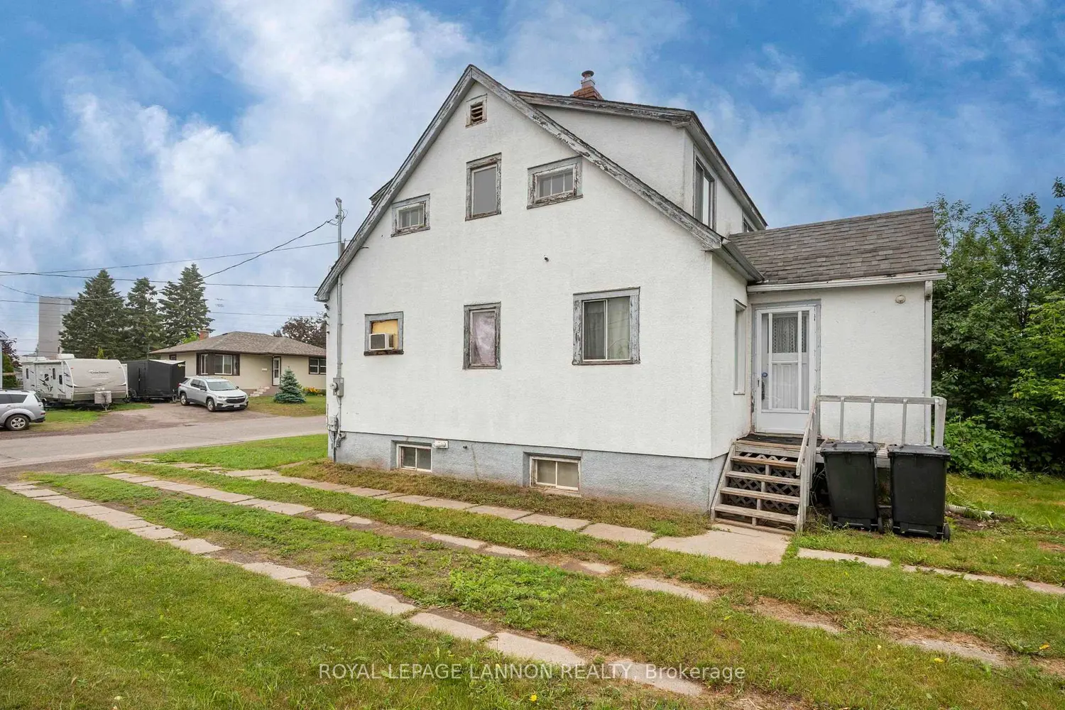 65 Kenogami Ave. N. photo 4