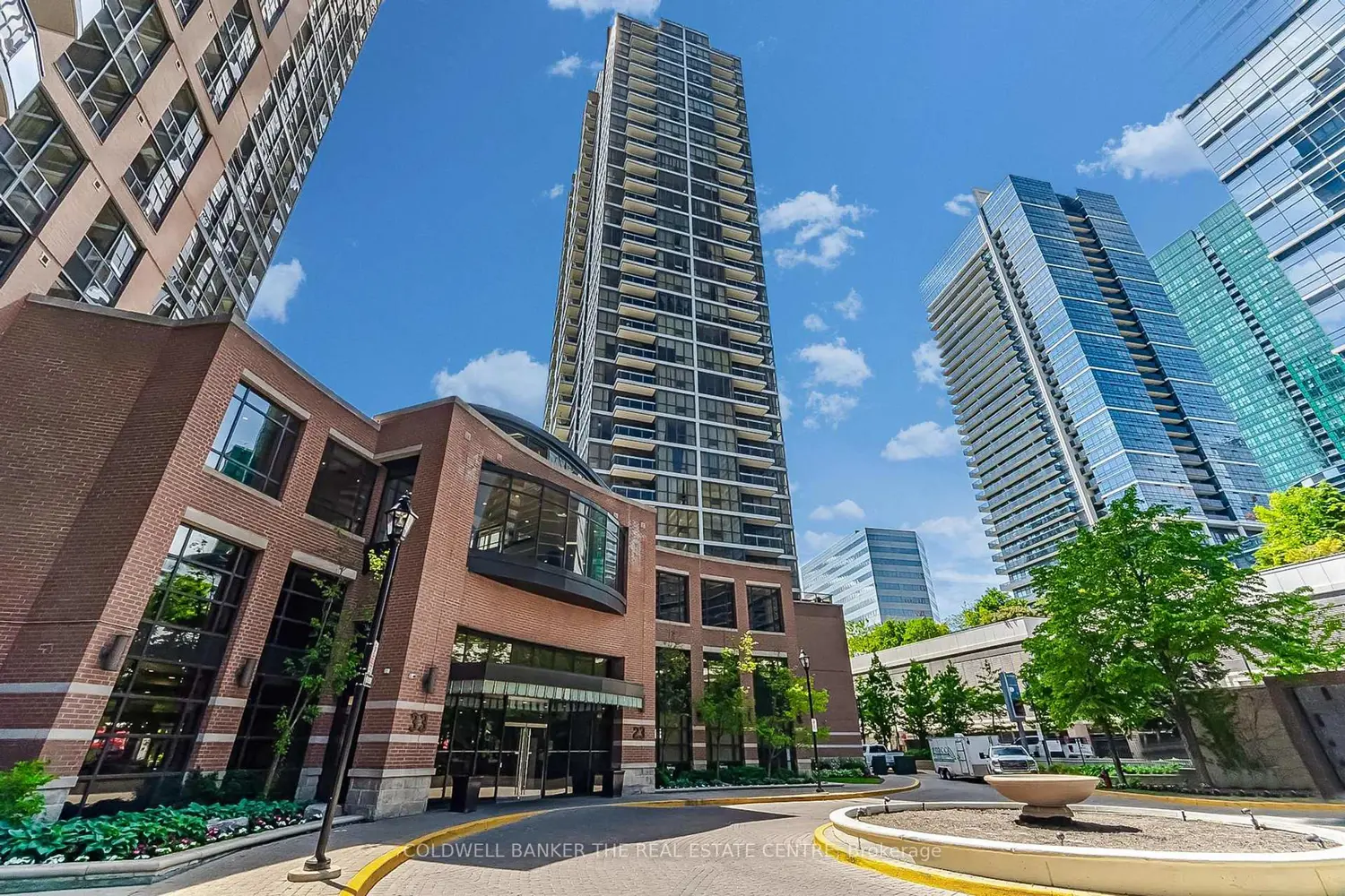 23 Sheppard Avenue 912