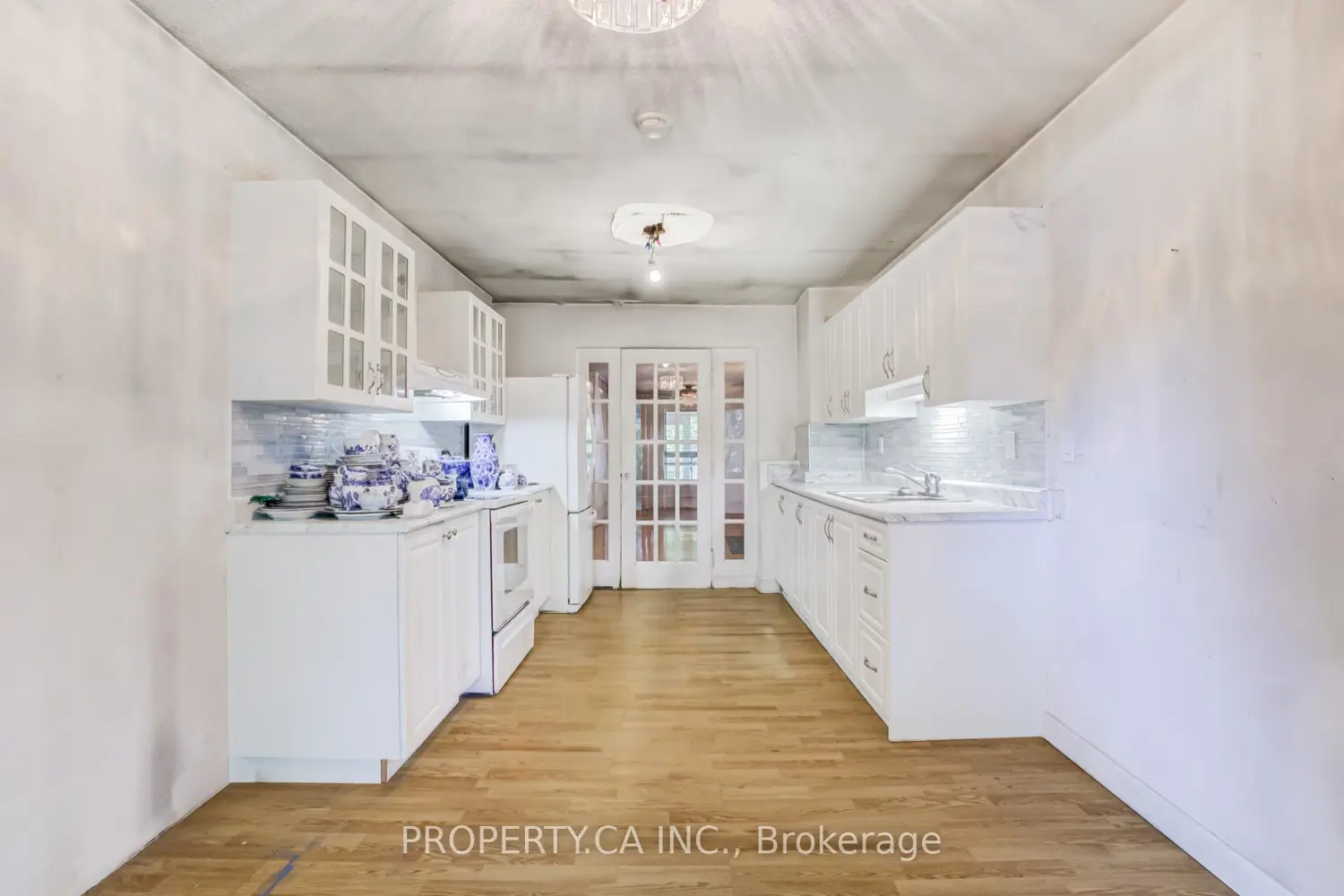 597 Rhodes Avenue photo 4