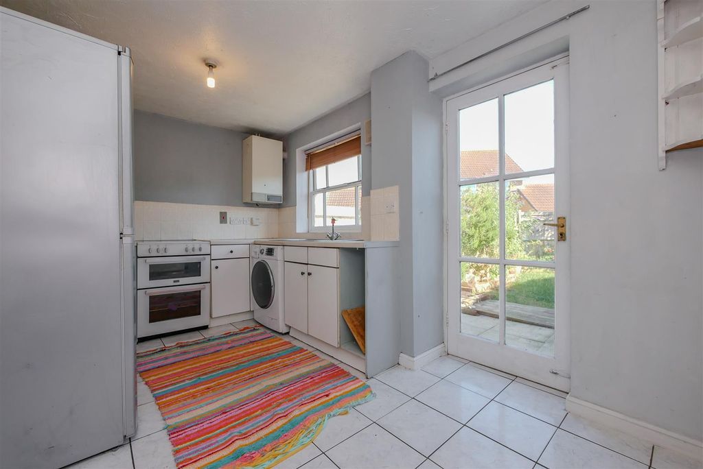 2 bed end terrace house for saleColne Drive, Didcot OX11 photo 5