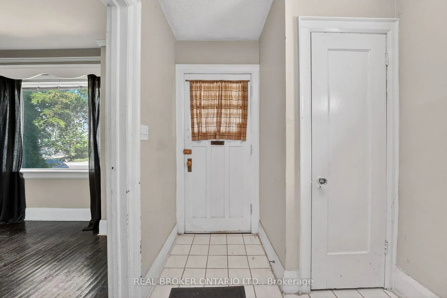 271 Manor Road photo 2