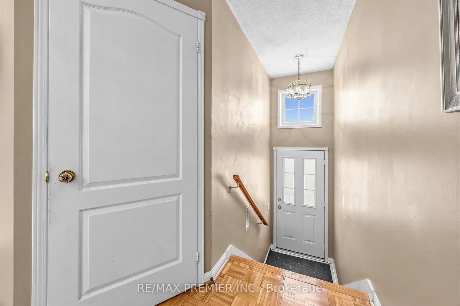 1400 The Esplanade 602 photo 4