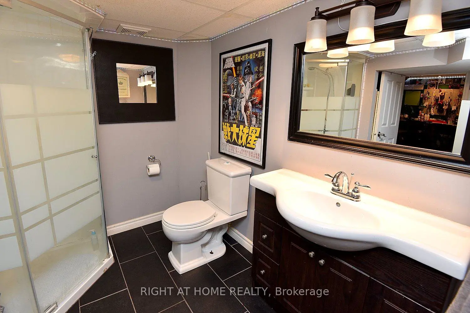 18 Dennis Avenue photo 2