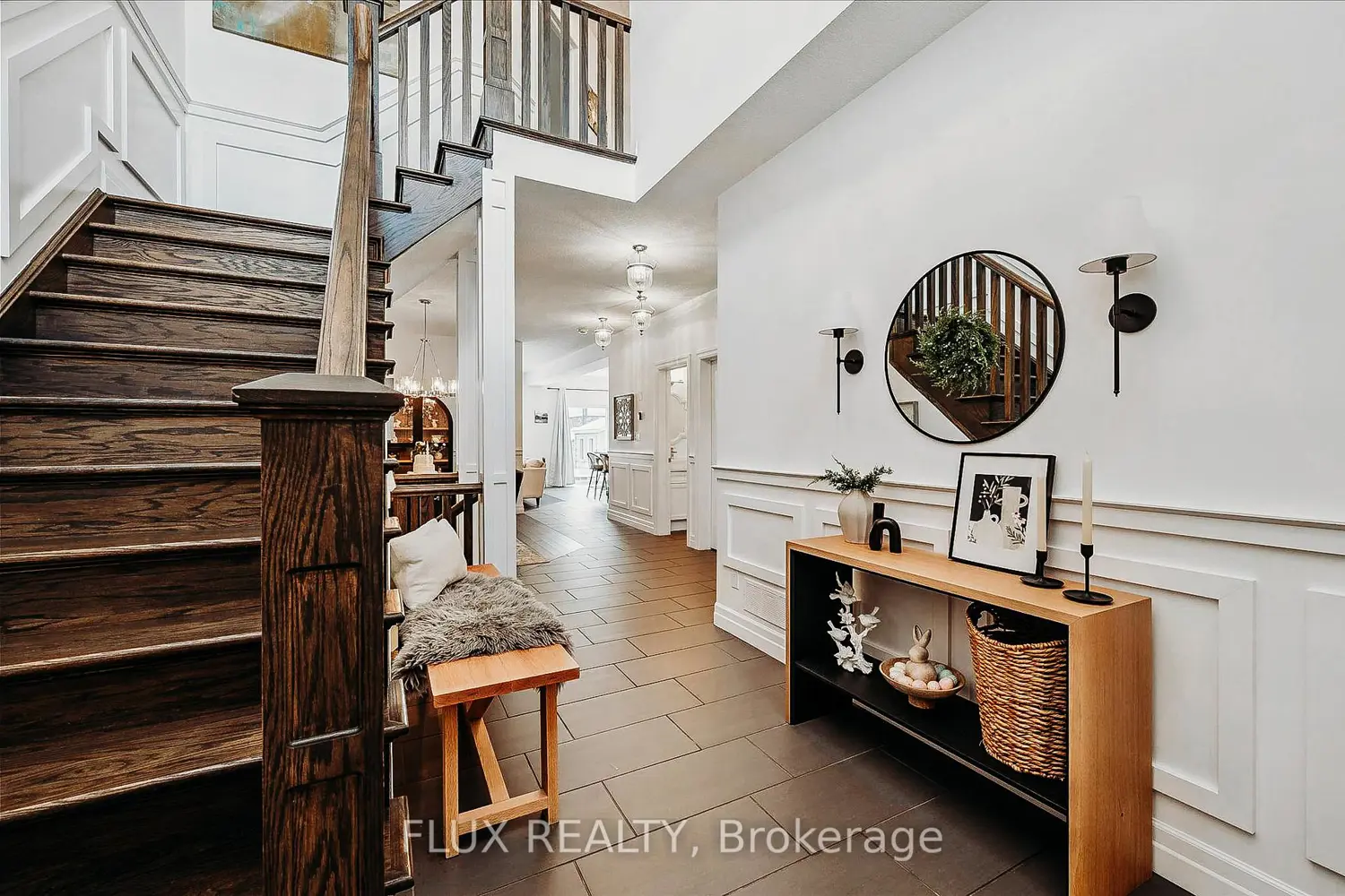 157 Eaglecrest Street photo 2