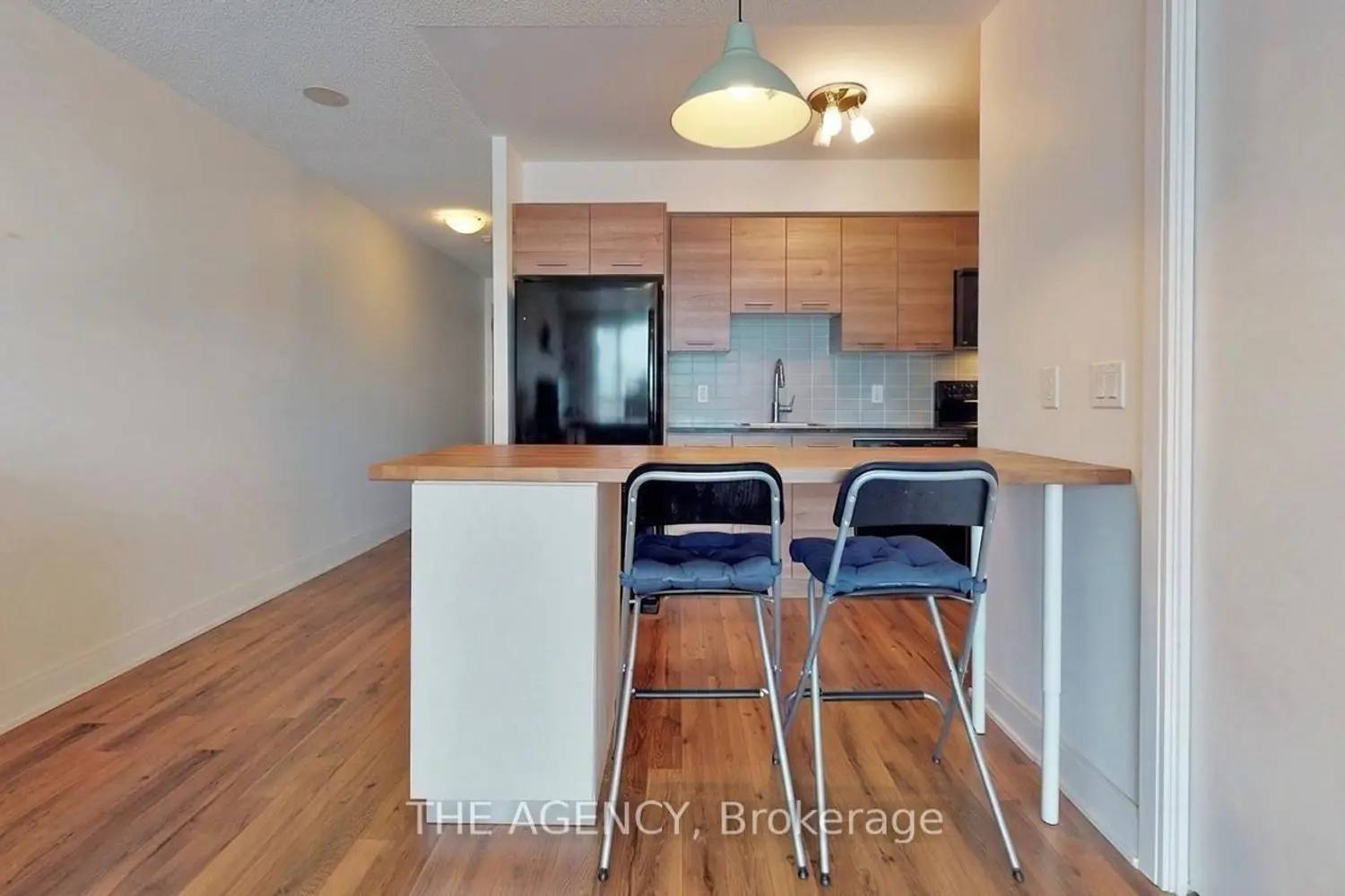 135 Village Green Square 1015 photo 4