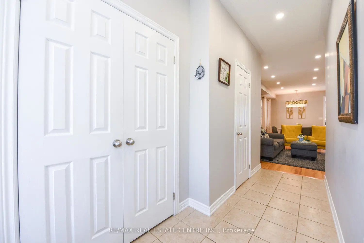 682 Megson Terrace photo 2