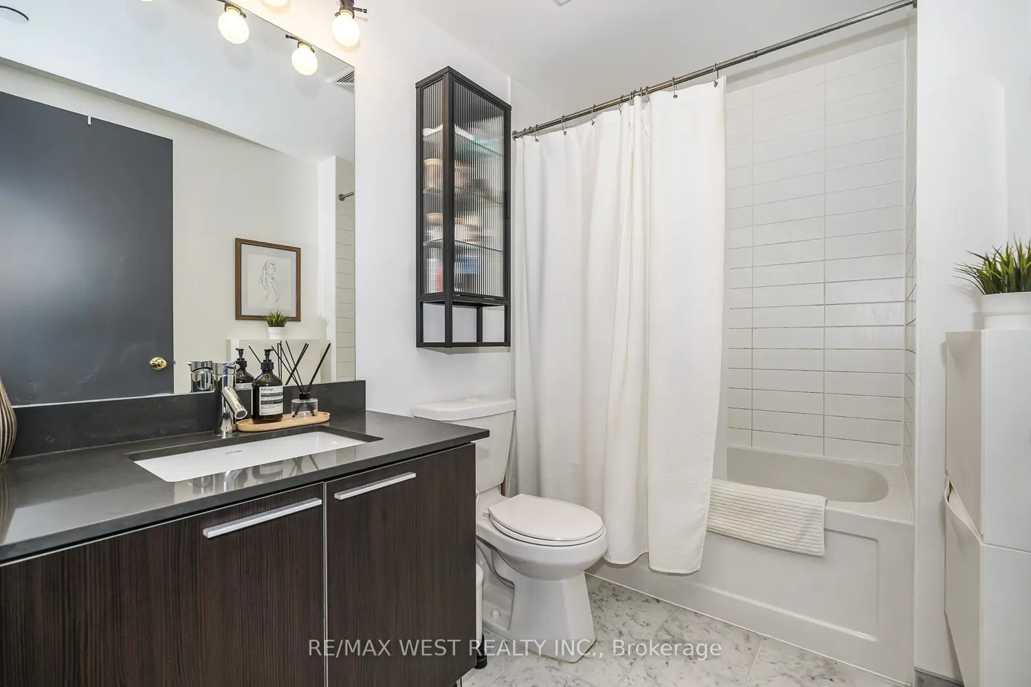 10 Park Lawn Road 1705 photo 2