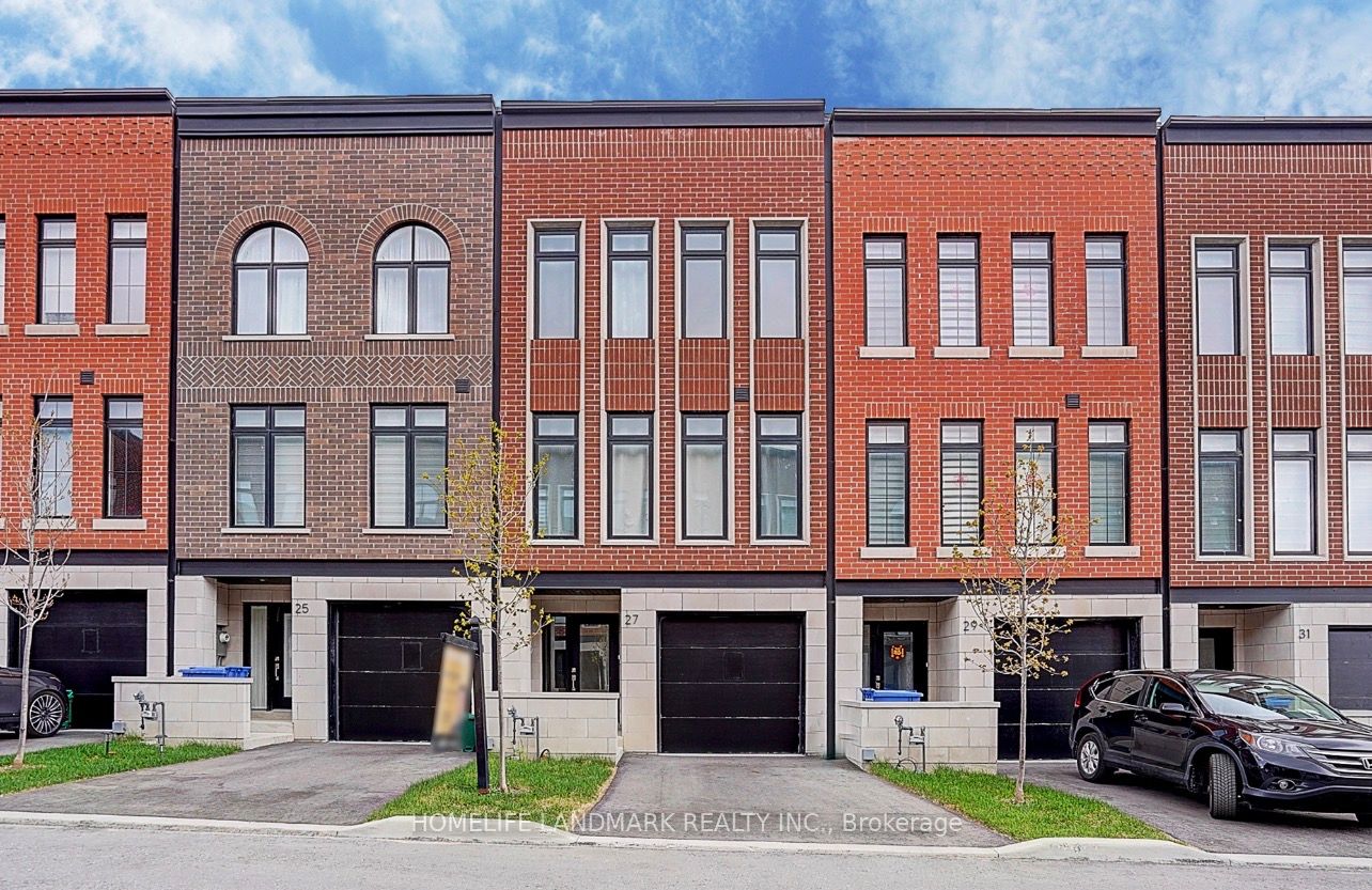 27 Chestnut Court, Aurora, ON, L4G 4A4