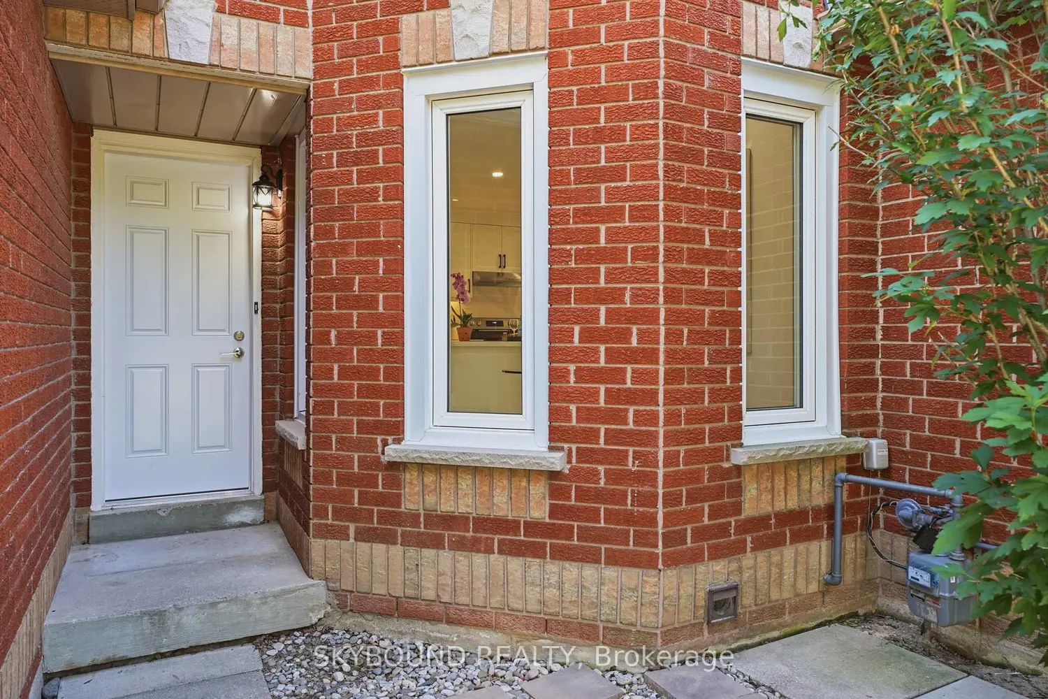 720 Whitfield Terrace photo 2
