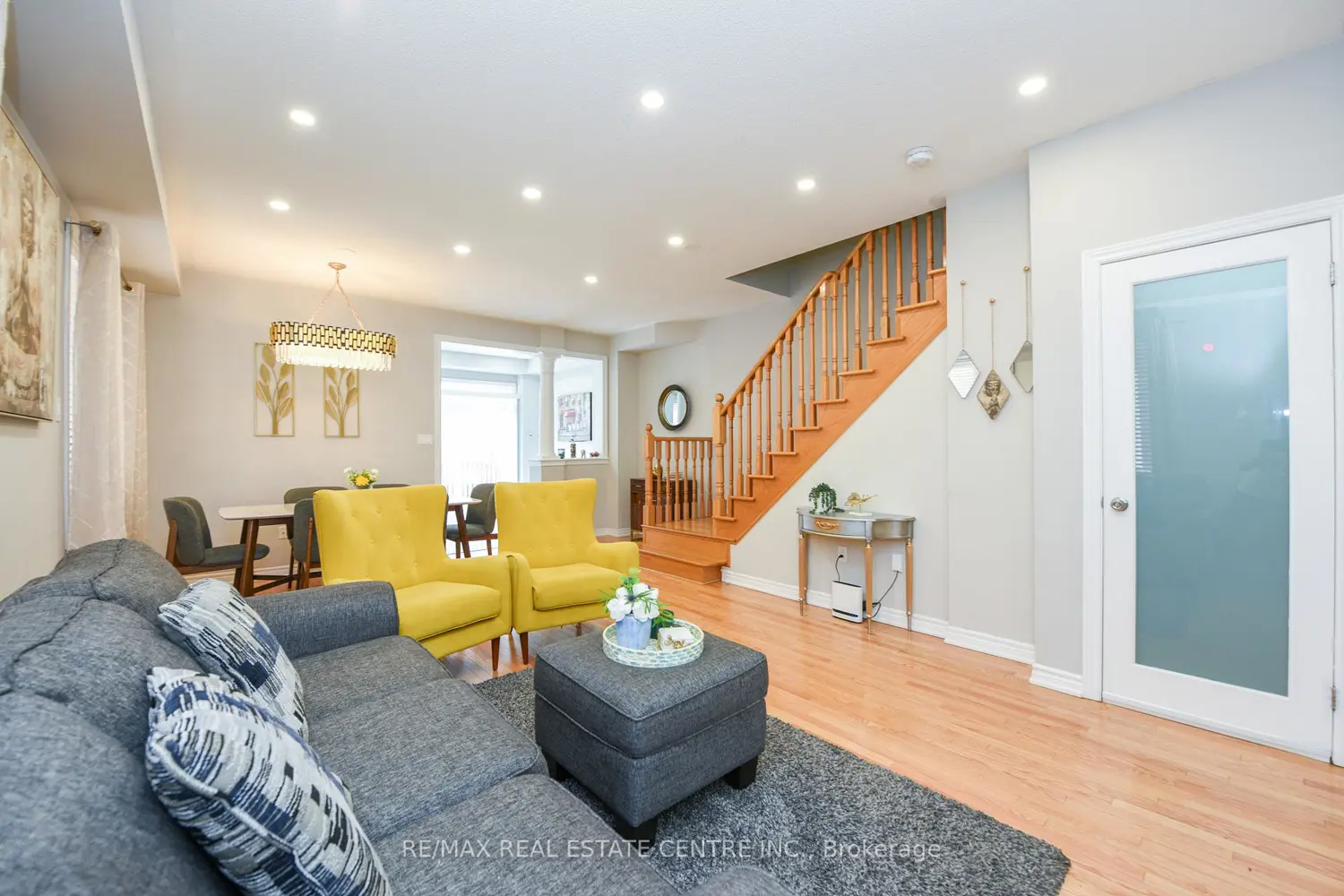 682 Megson Terrace photo 3