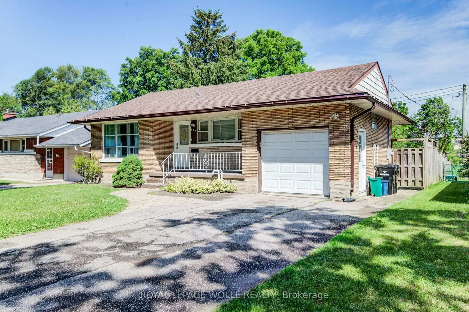 139 Elgin Crescent photo 2