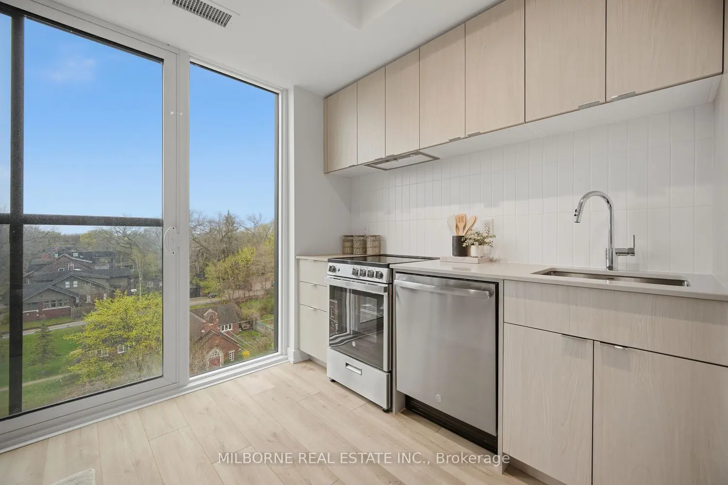 1660 Bloor Street 708 photo 3