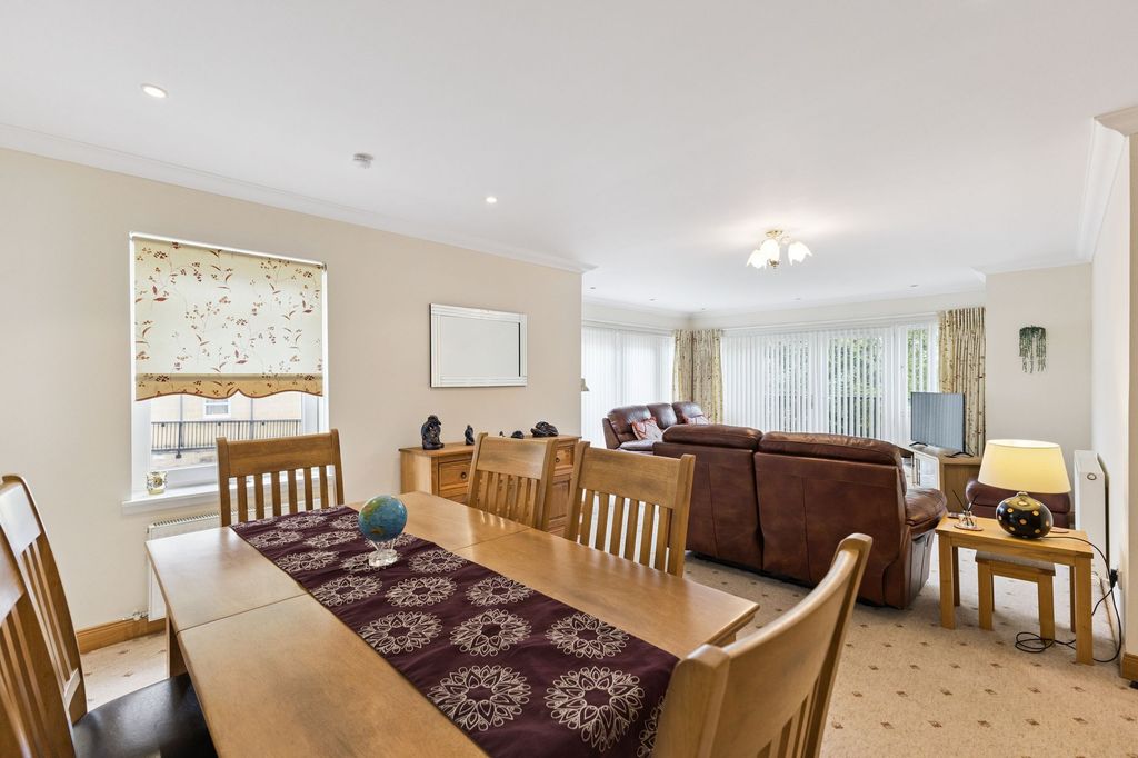 2 bed flat for salePitheavlis Crescent, Oaklands Pitheavlis Crescent PH2 photo 5