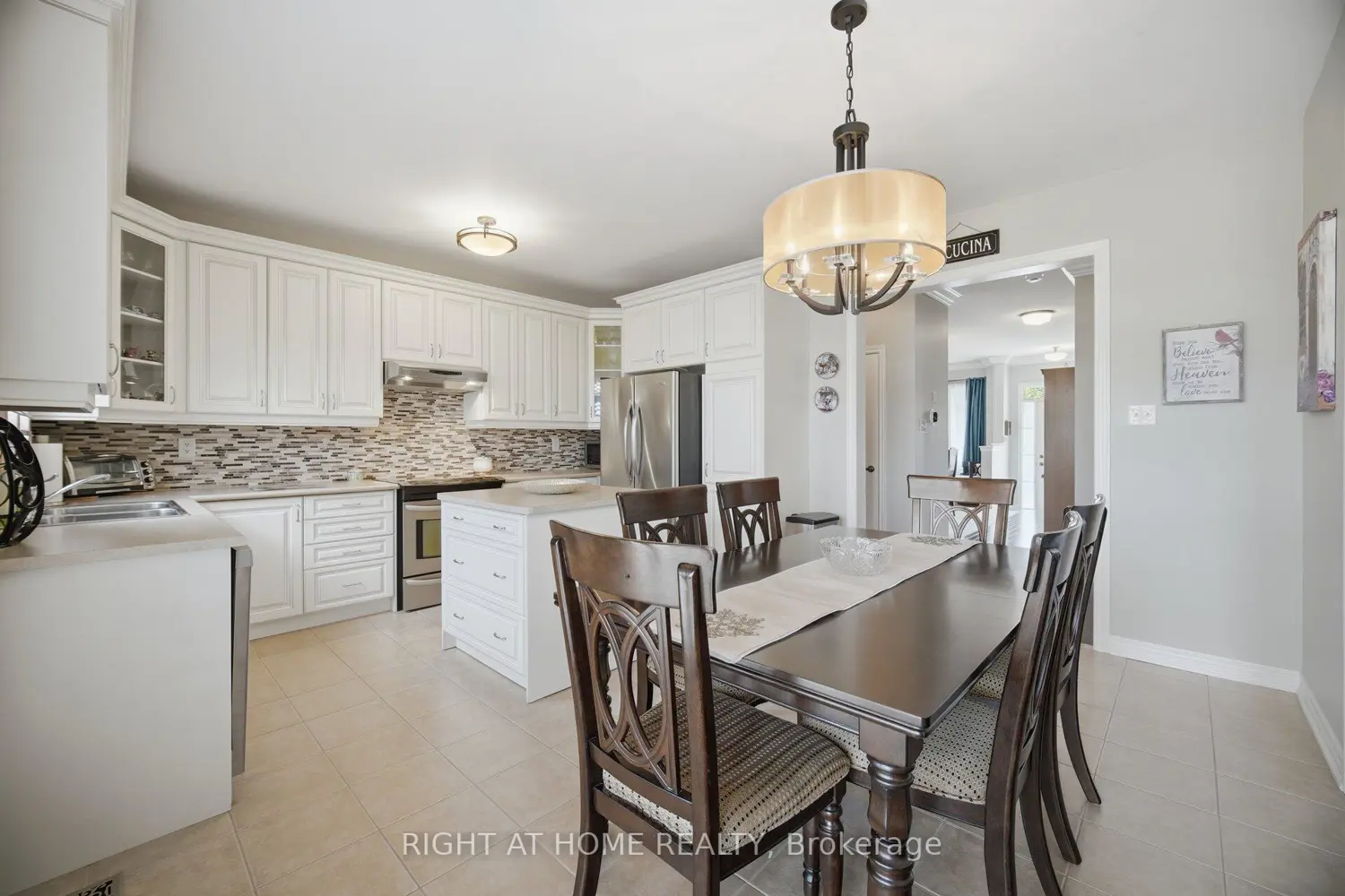 406 Chandler Crescent photo 2
