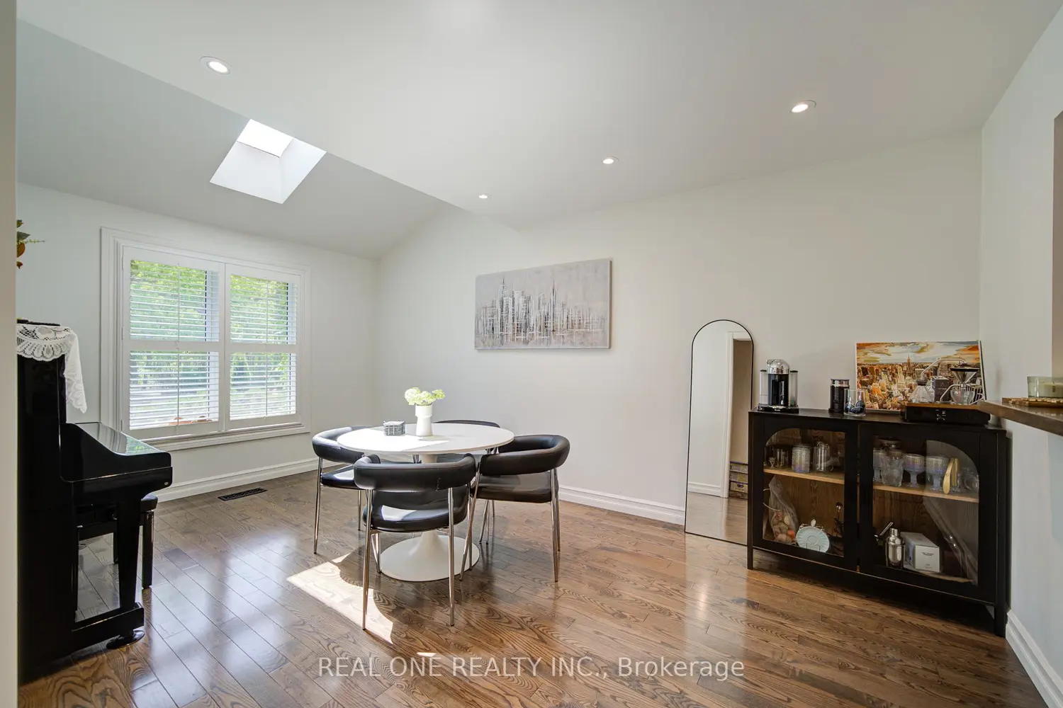 1606 Lancaster Drive 30 photo 4