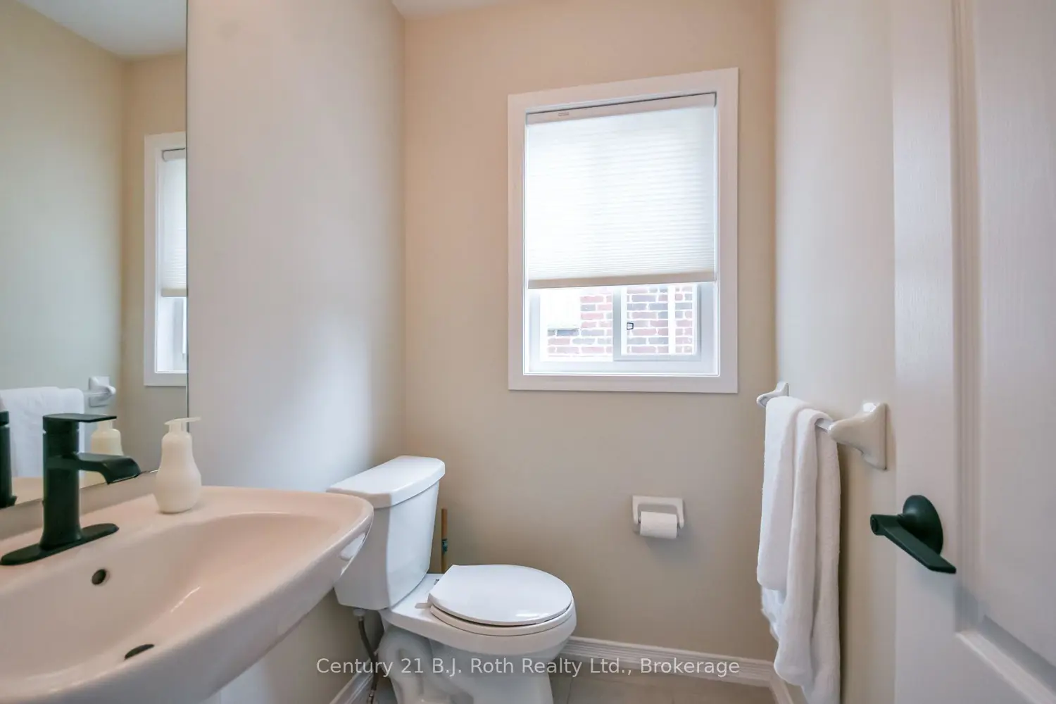 208 Diana Drive photo 4
