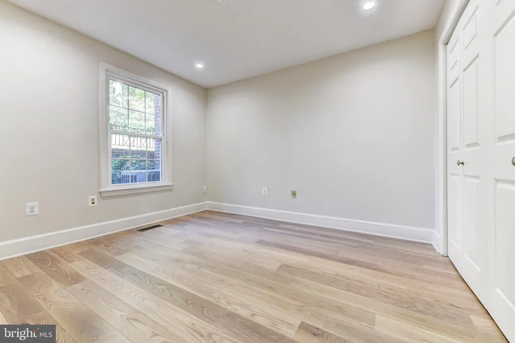 3221 Sutton Place NW Unit C, Washington, DC 20016 photo 5